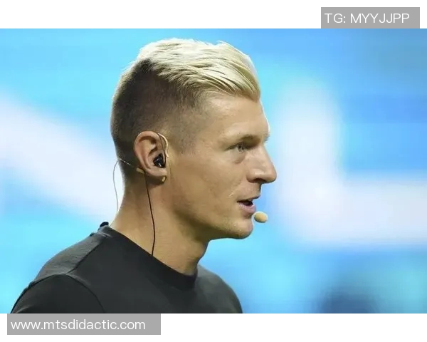 克罗斯：从足球天才到战术大师的辉煌人生与职业轨迹解析