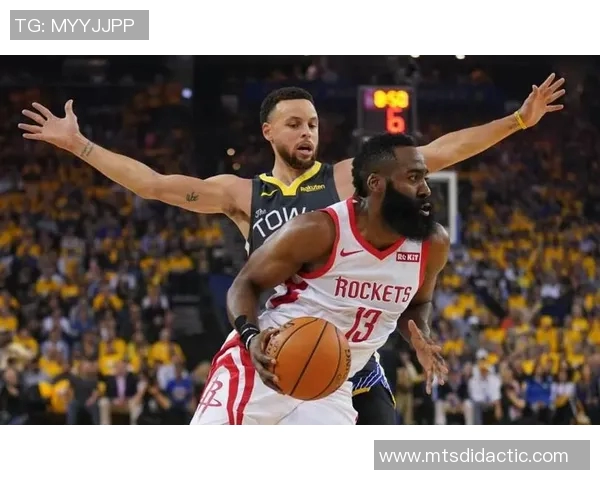 勇士与太阳第三节激战回顾球员表现与战术分析全景呈现